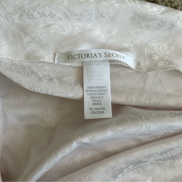 Victoria’s Secret White Nightgown - Picture 4 of 4